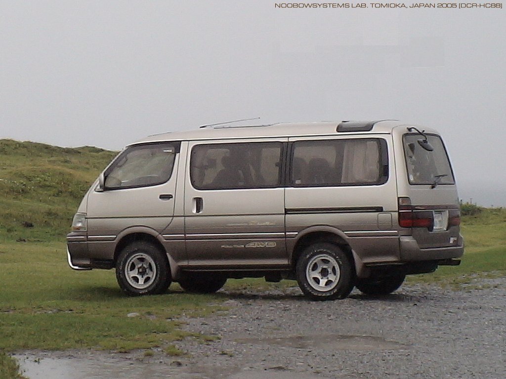 The Compromised Solution : TOYOTA HIACE 4WD WAGON Super Custom